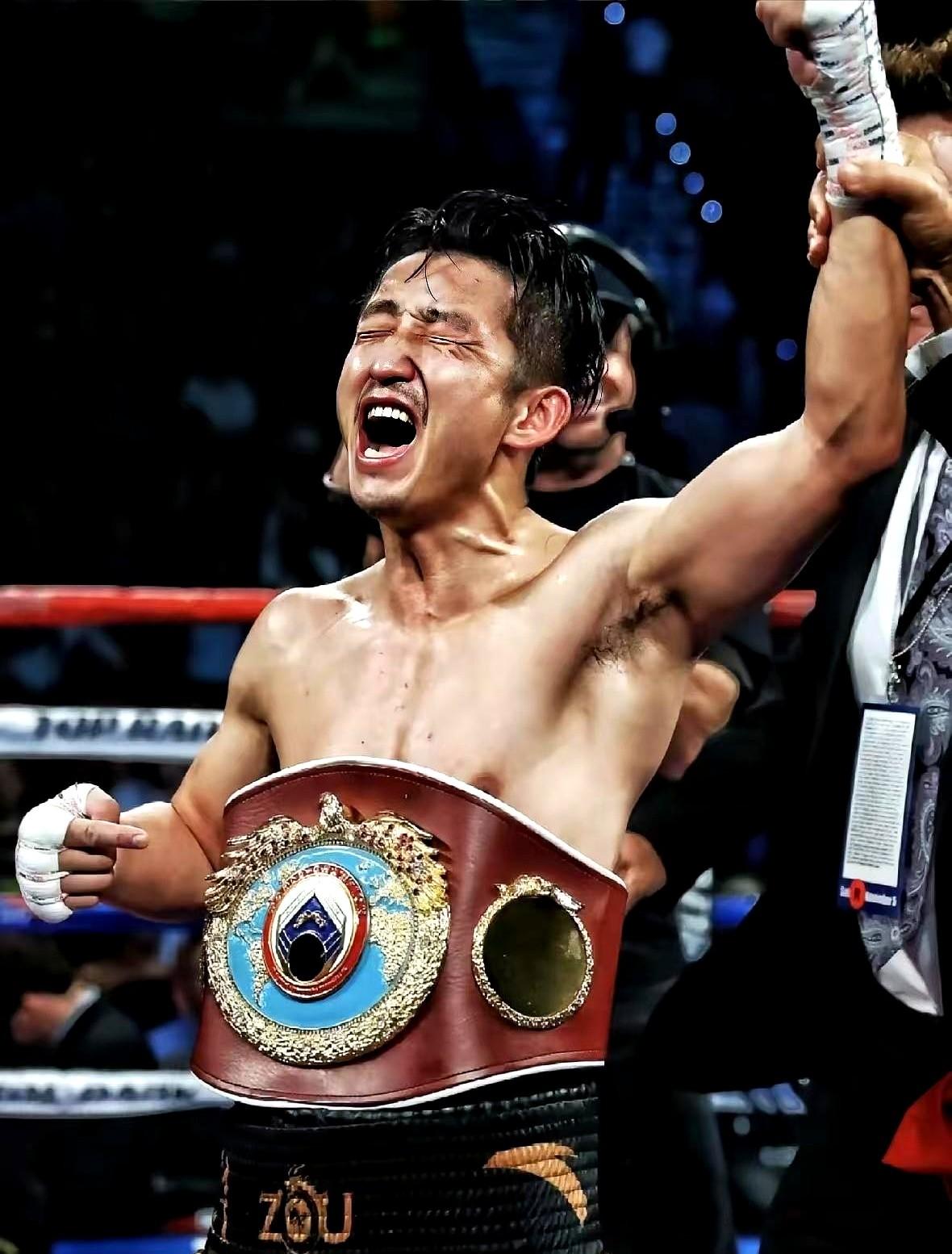 邹市明退役后原本在家打游戏躺平日子也富足。
本来一年利息就够几辈子花了，冉莹颖却