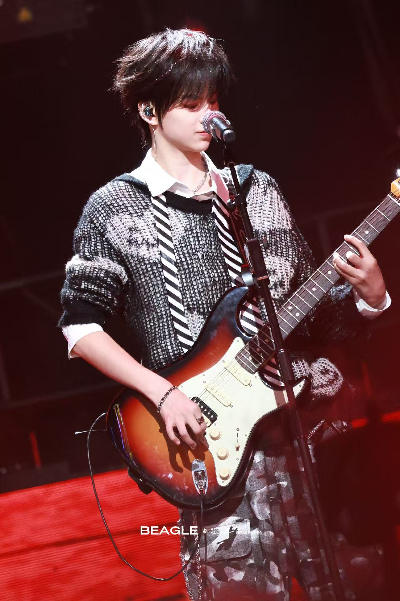 陈思罕走进极恶都市陈思罕完全热血少年漫电吉他把观众听的热血沸腾炸翻全场不愧是四代