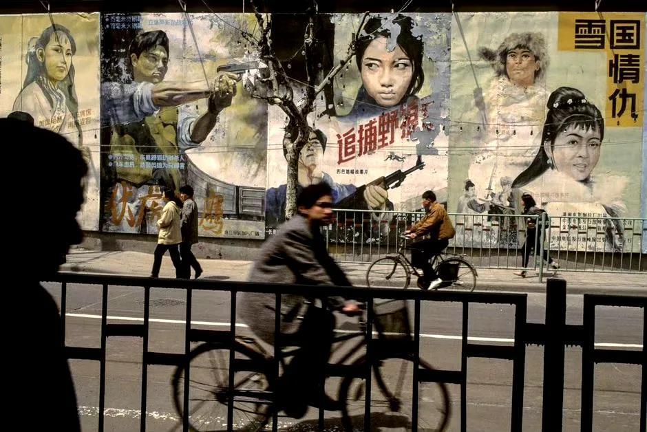 1995年的中国，人民影院的黄金年代。摄影by Fritz_Hoffmann ​