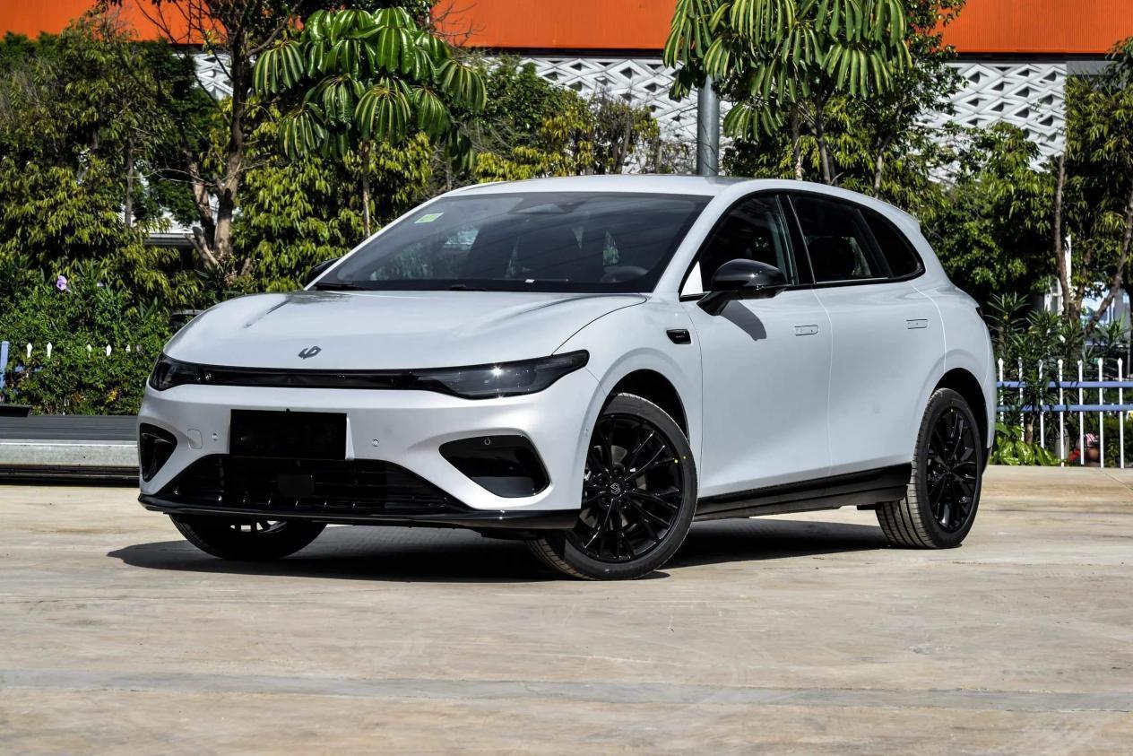 10万级纯电车，零跑Lafa5和吉利星愿，你更偏爱谁？
 
预算10万左右的代步