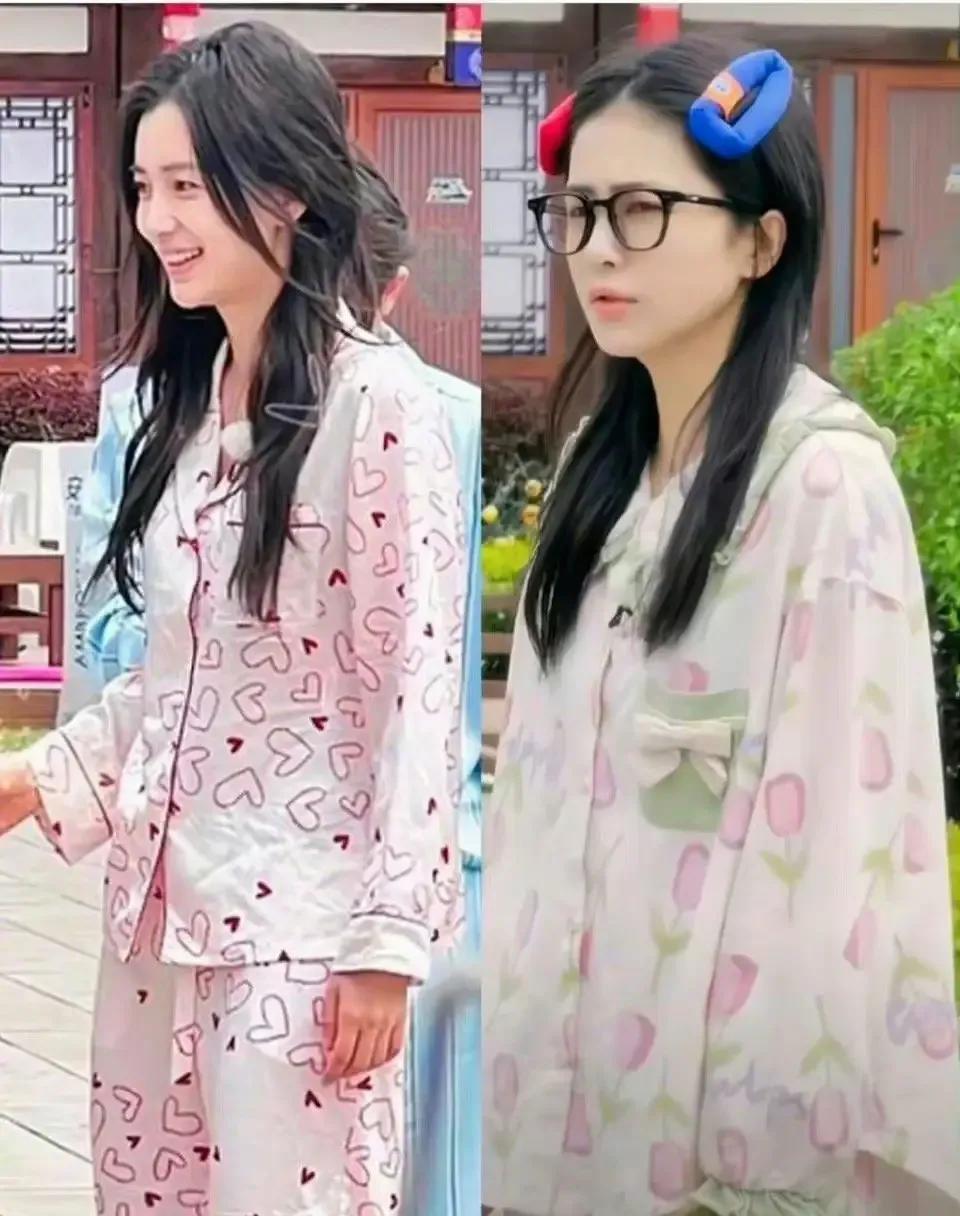 杨颖和白鹿睡衣素颜照片，看看谁更美？

杨颖应该不是真的素颜，素颜的她皮肤黑无光