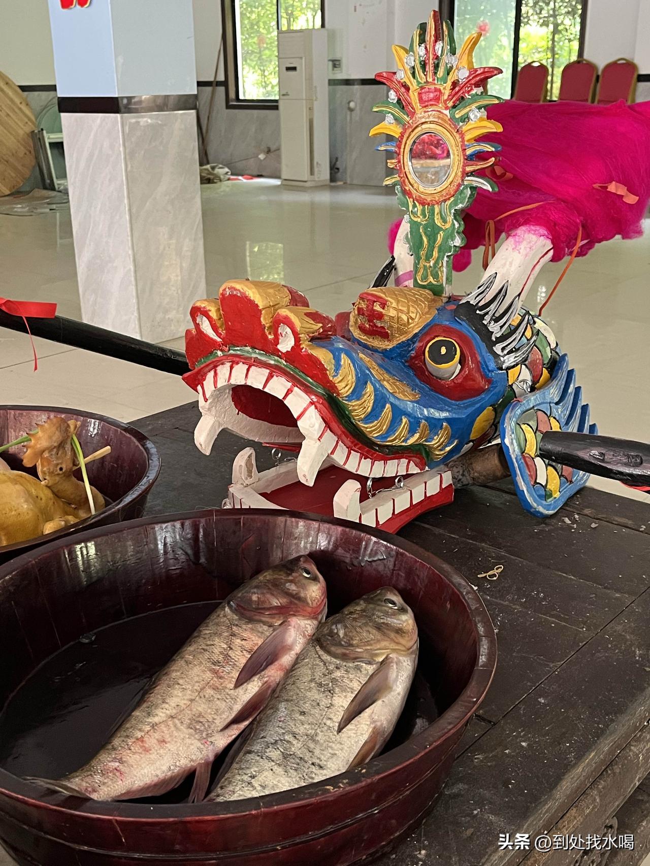 赛龙舟出发之前要拜龙头！你们那里有这风俗吗？ 龙舟游江仪式 龙舟试水仪式 老龙舟