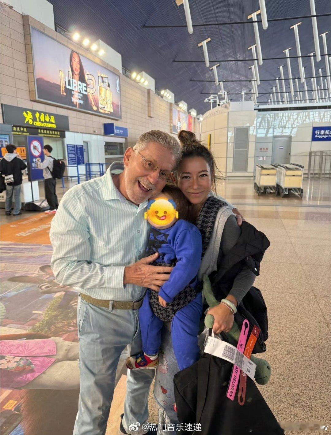 米卡全家都被中国圈粉了 米卡不仅自己在中国收获成长 还带着家人感受这里的风土人情