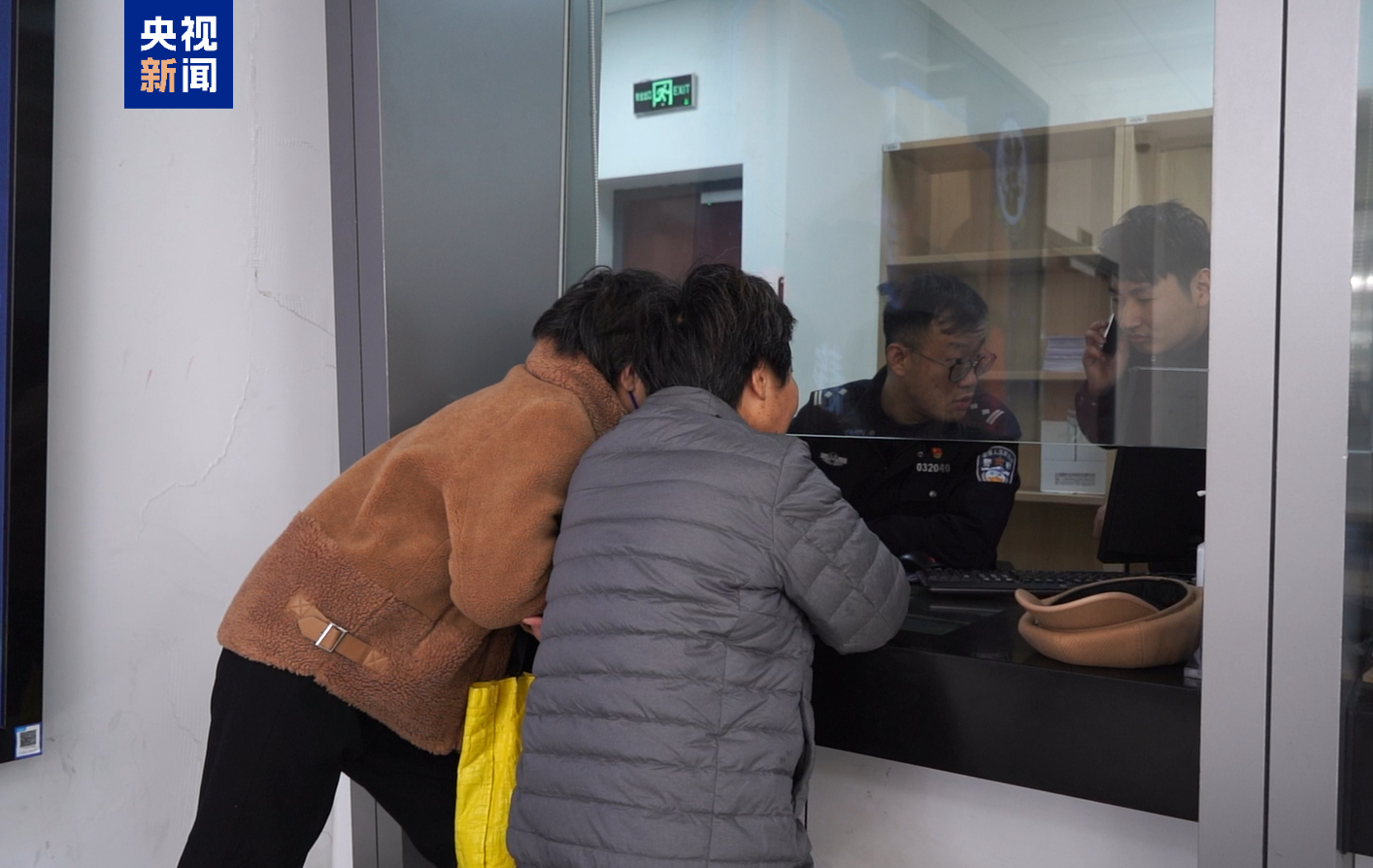 【#109人炒股群108个托儿#】#上海警方拦截中新股骗局# 近日，上海警方成功