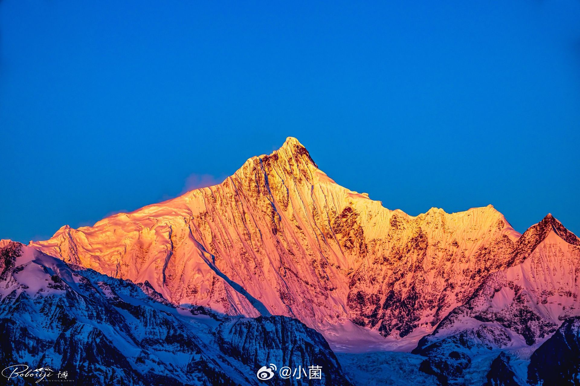 小菌 早朋友们  梅里雪山高清特写。 