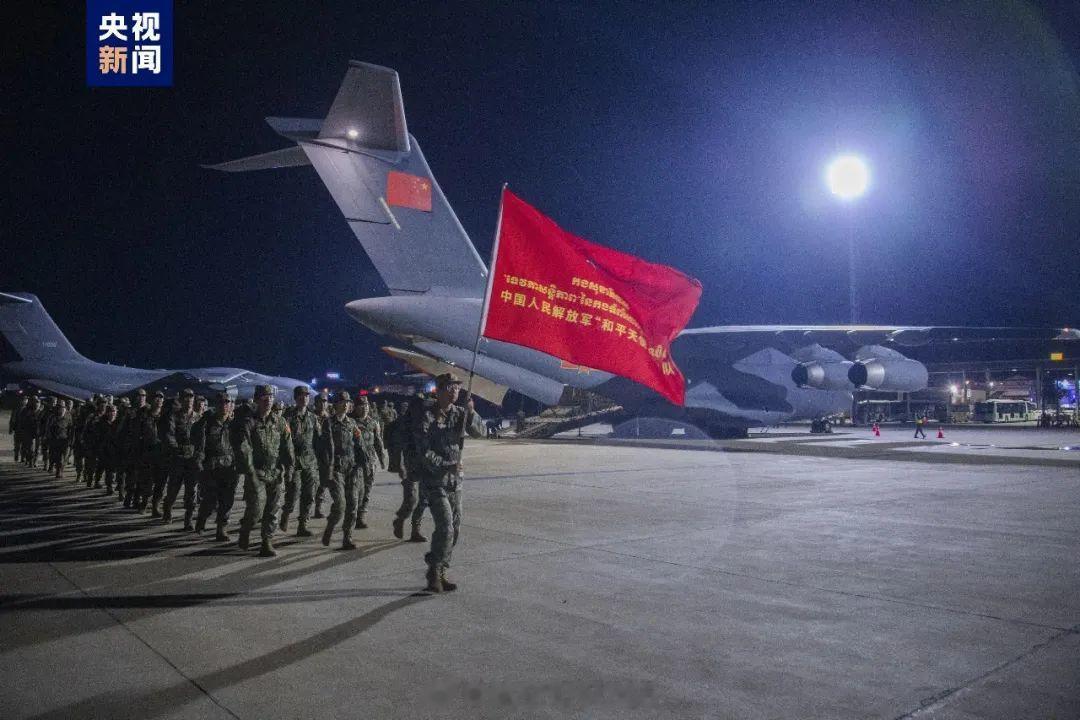 【多架次运-20接我军官兵回国】9月26日晚，我军“和平天使”医疗队乘坐多架次运