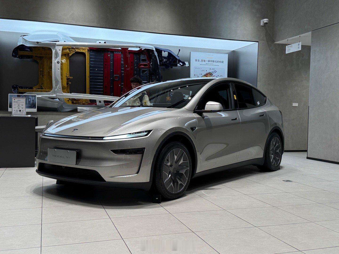 毛豆Y L造型比较怪异（之前我看图片慢慢能接受了，但是看到实车后，不能接受……大