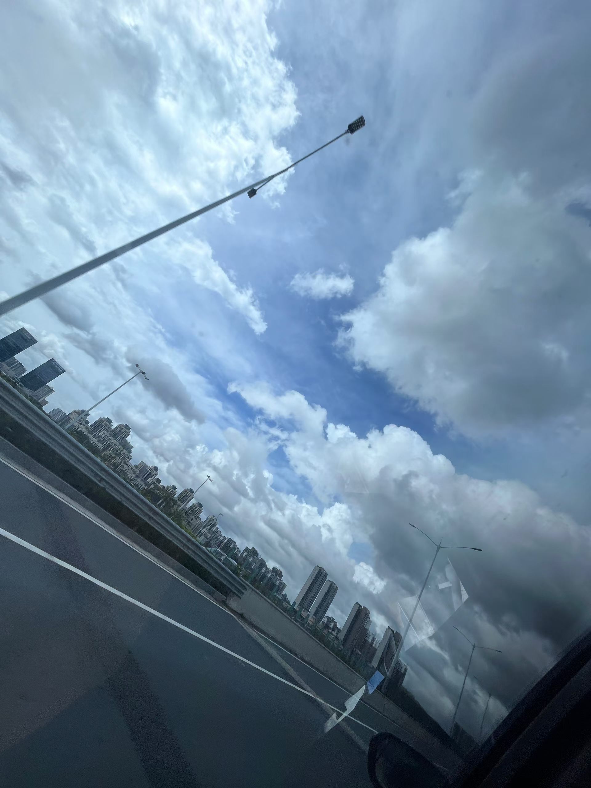 “你的名字是不可言说的万语千言 笔砚一染 爱意不变”“如果爱是一道选择题 那你永