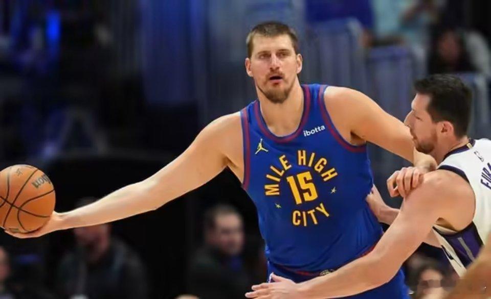 NBA常规赛掘金主场对阵国王，其中掘金是背靠背第二场。约基奇率领掘金逐步取得13