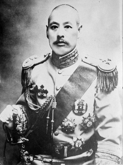1929年，吴佩孚家的丫鬟翠香才十几岁，就怀了老爷的孩子。吴夫人竟然将她推倒在地