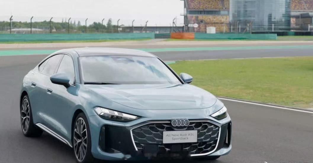 上汽奥迪A5L上赛首秀 今天，上汽奥迪A5L Sportback在上海国际赛车场
