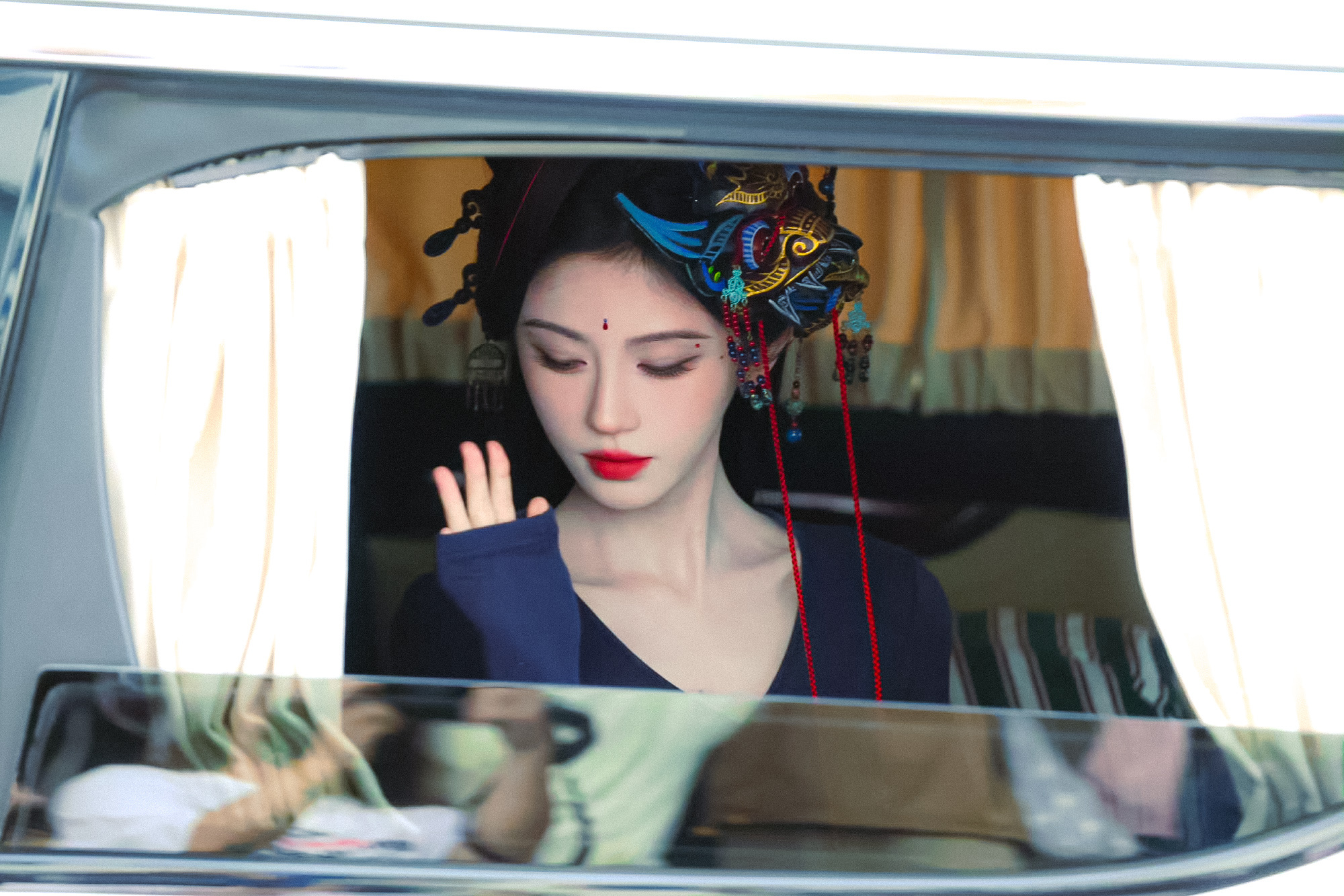 车窗战神大祭司版鞠婧祎