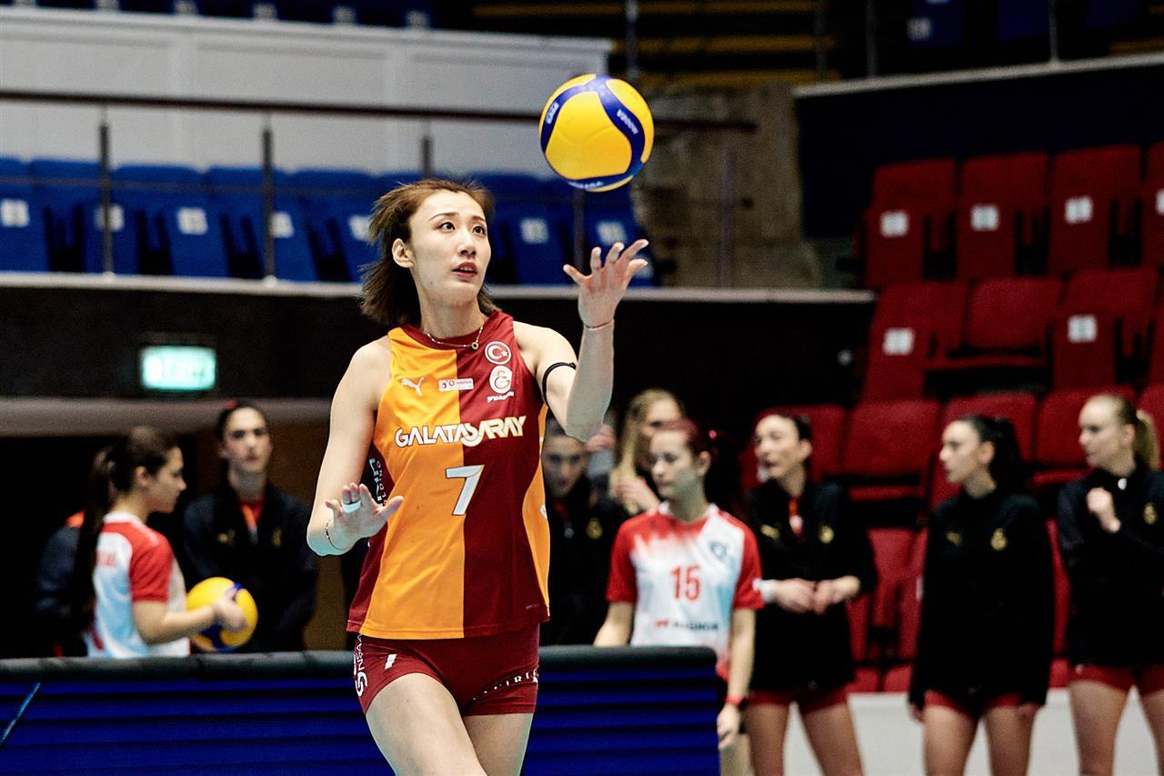 加拉塔萨雷晋级欧联杯决赛，王媛媛离海外第一冠又近一步

2025-2026女排欧
