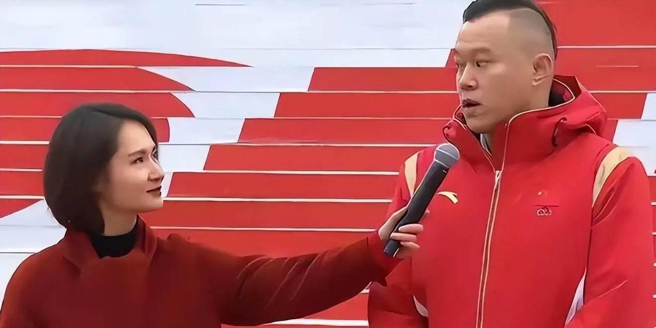 刀郎又火了，因为陈璇。最近陈璇采访弯腰递话筒的视频刷爆了，很多网友看完直接想起刀