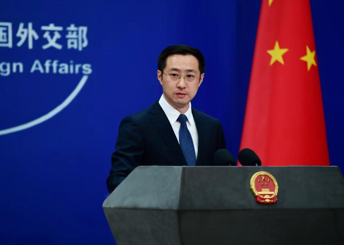 日本少尉持刀闯馆，失败就选择自裁，日方想蒙混过关？为何不道歉？日本高官的沉默震耳