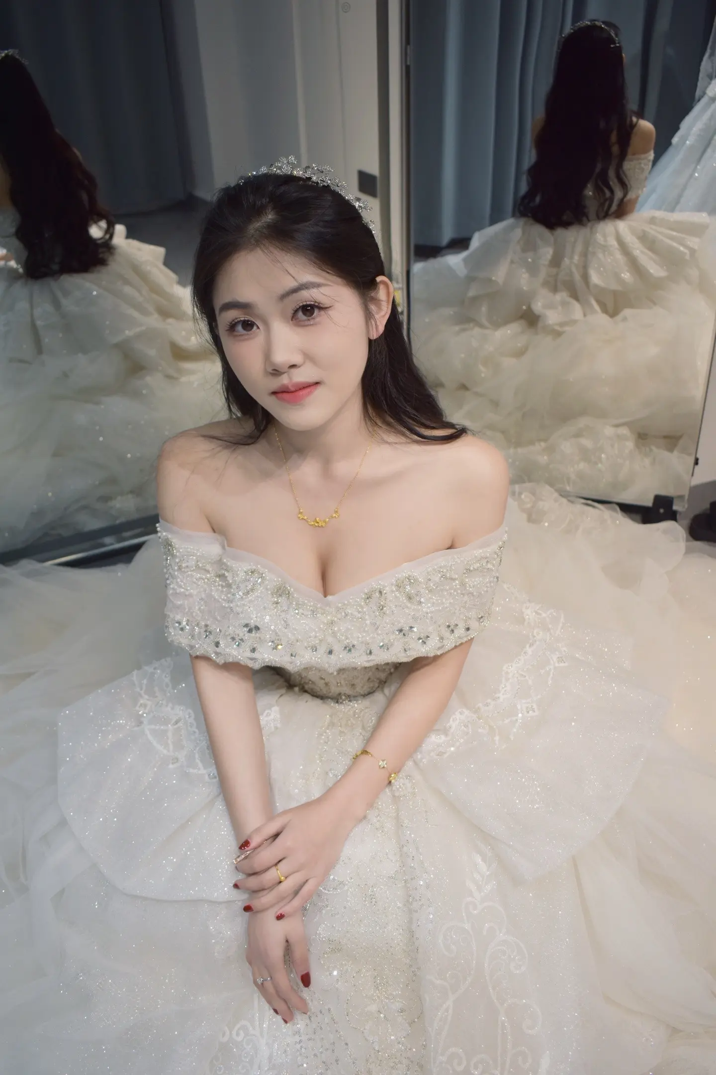 23岁的某一天 我为了自己穿了一次婚纱 无关 爱情
