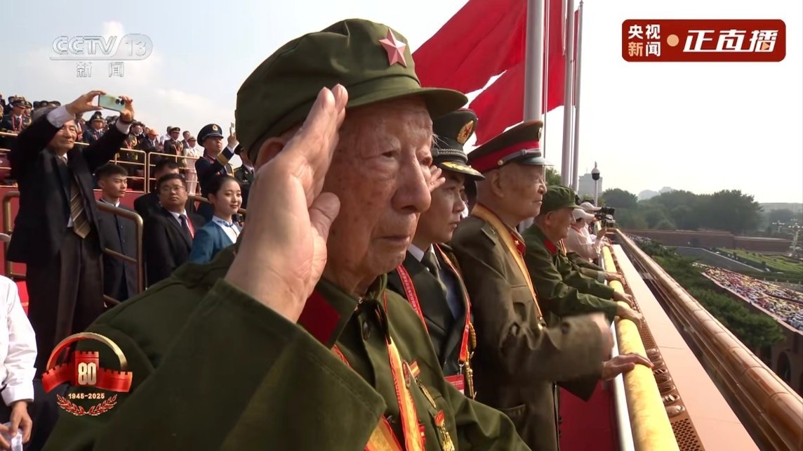 九三盛大阅兵咱妈是强的没边了爱我中华[给你小心心][给你小心心]勿忘历史 继续加