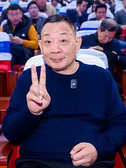 我估计，
胖东来这下又赢麻了，
于东来居然收费2万一个人去参观他的企业，一个月只