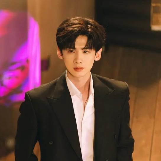 白敬亭章若楠二搭《快把我老板带走》：适配度拉满，谁能不期待？
内娱CP粉集体狂欢