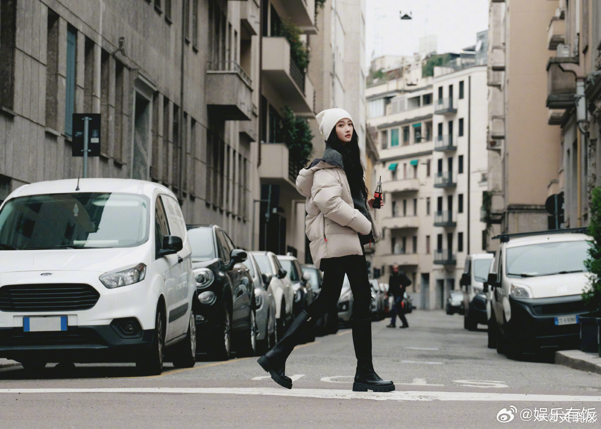 对关晓彤的身高有了实感关晓彤 这是谁这么曼妙 真的会被关晓彤的春日随拍狠狠惊艳！