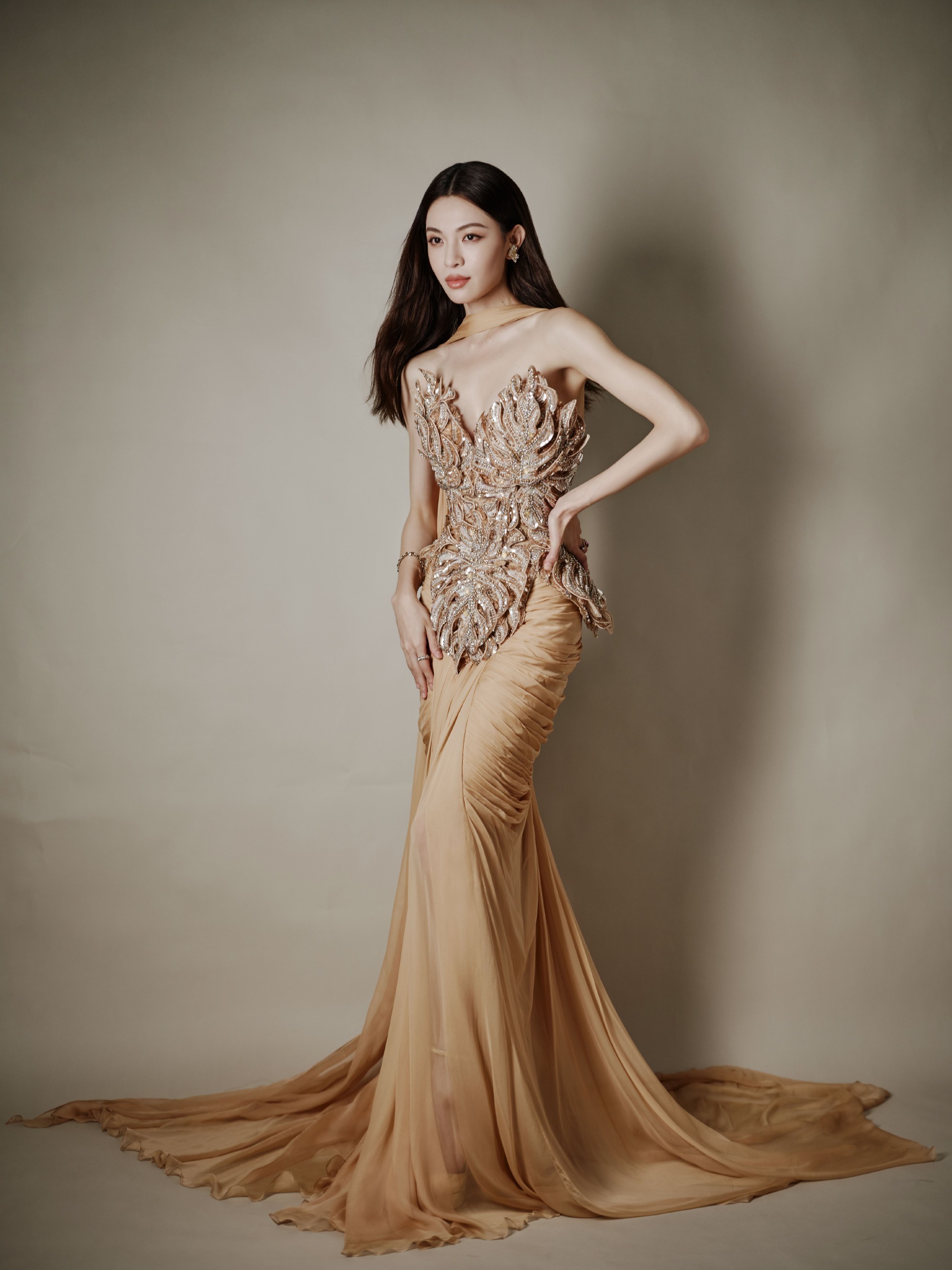钟楚曦丨2025微博电影之夜礼服：Zuhair Murad Haute Cout