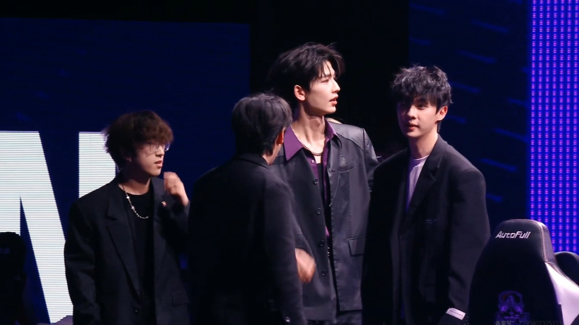 我滴神啊。。。九十度鞠躬。。。 