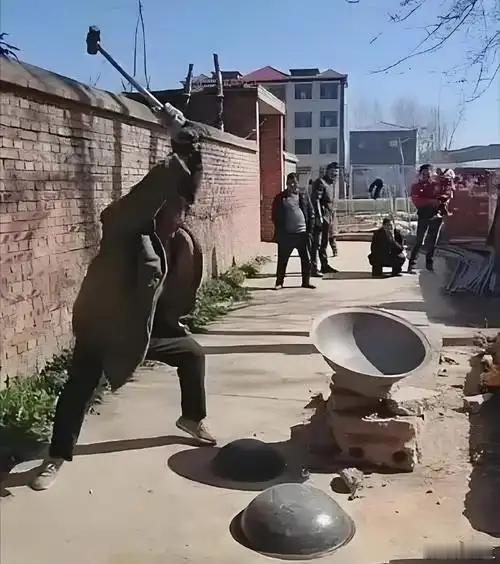 健康智慧对联
上联：砸锅卖铁；诚邀对下联
上联：砸锅卖铁
下联：倾家荡产