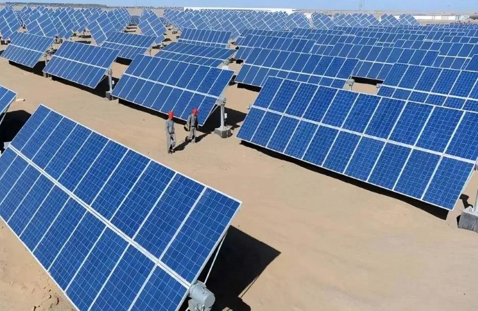 中国光伏助巴基斯坦省下超百亿美元
 
谁能想到，中国生产的光伏板，竟能帮一个国家