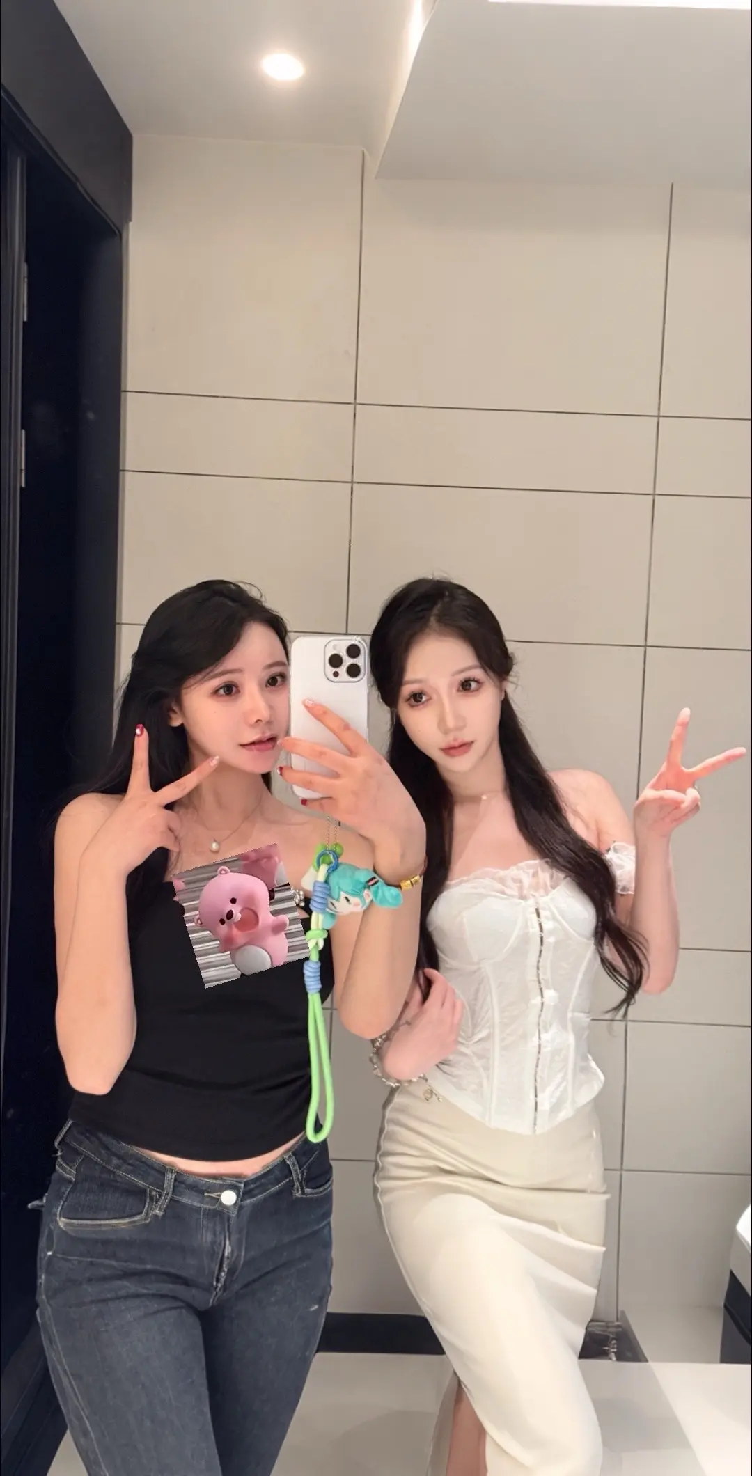 AI扩图 姐妹成对快乐加倍