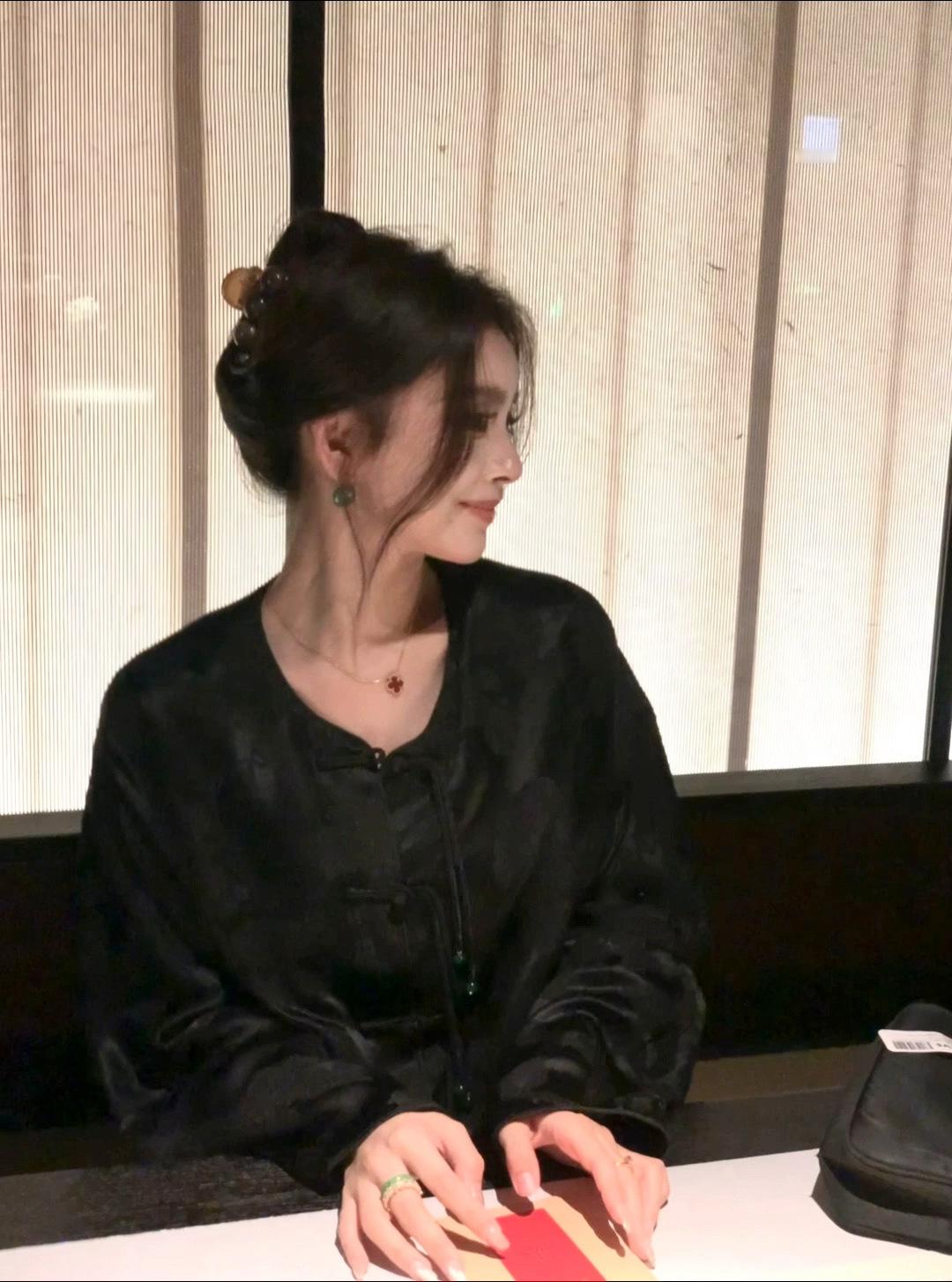 来个小日常！给老🐟过个生日～🎂穿了好康的衣裳～拍了美美嘟照片～ ​​​