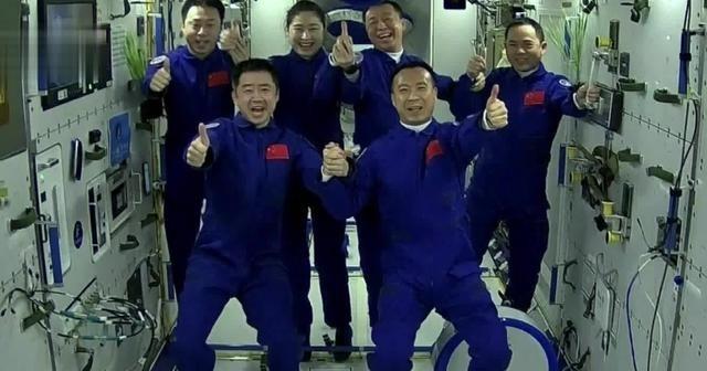 为啥大家都不提中国空间站了？因为根本没脸提，和国际空间站差距太大了！中国空间站可