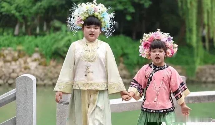 韩安冉的妹妹与韩安冉的女儿居然长得一模一样！ ​​​