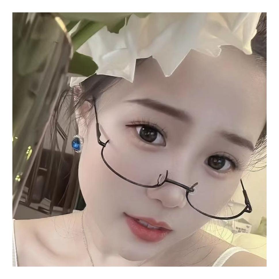你最想对哪位老师说句什么？ 最想对高一的班主任说句谢谢。
我从小就是长辈嘴里坐不
