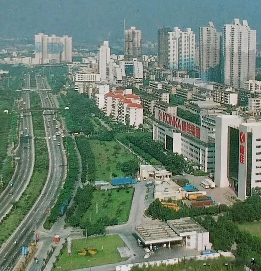历史老照片之1995年的深圳。90年代的深圳，经过了改革开放快20年的发展，已经