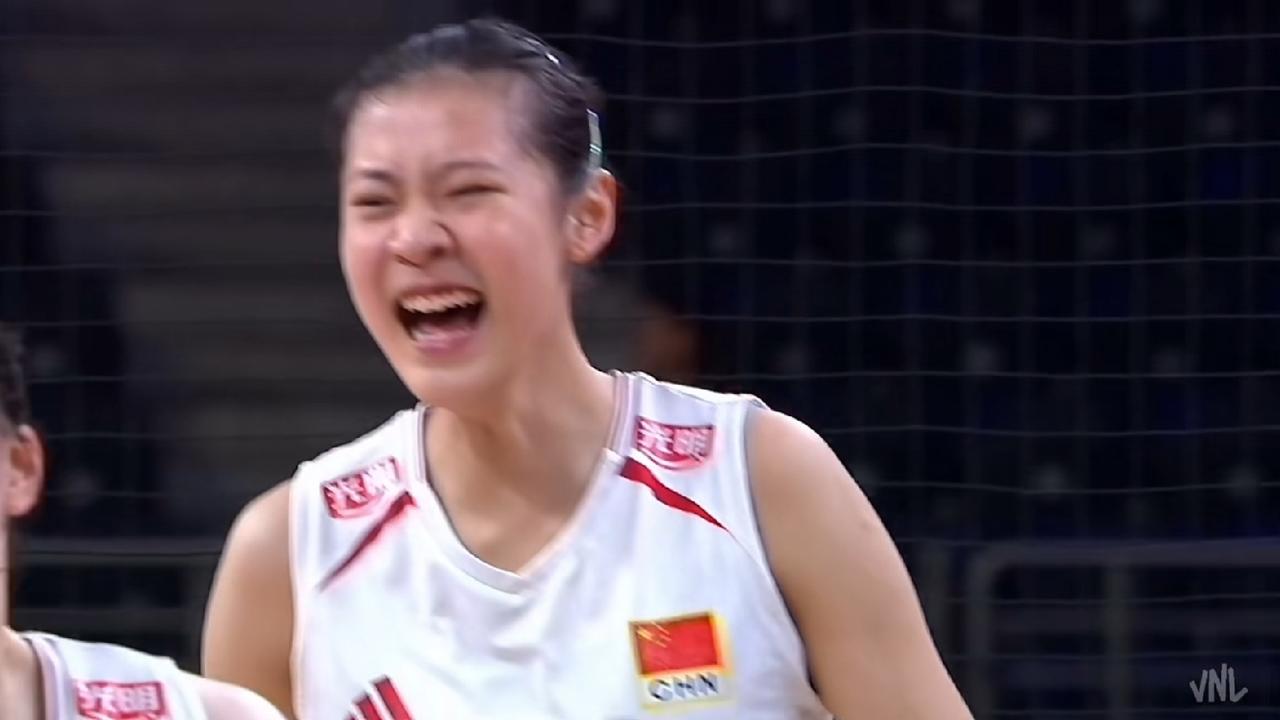 中国女排3-0复仇法国斩获五连胜，紫黄两大阵营的“唱衰派”今天晚上又是一个无眠之