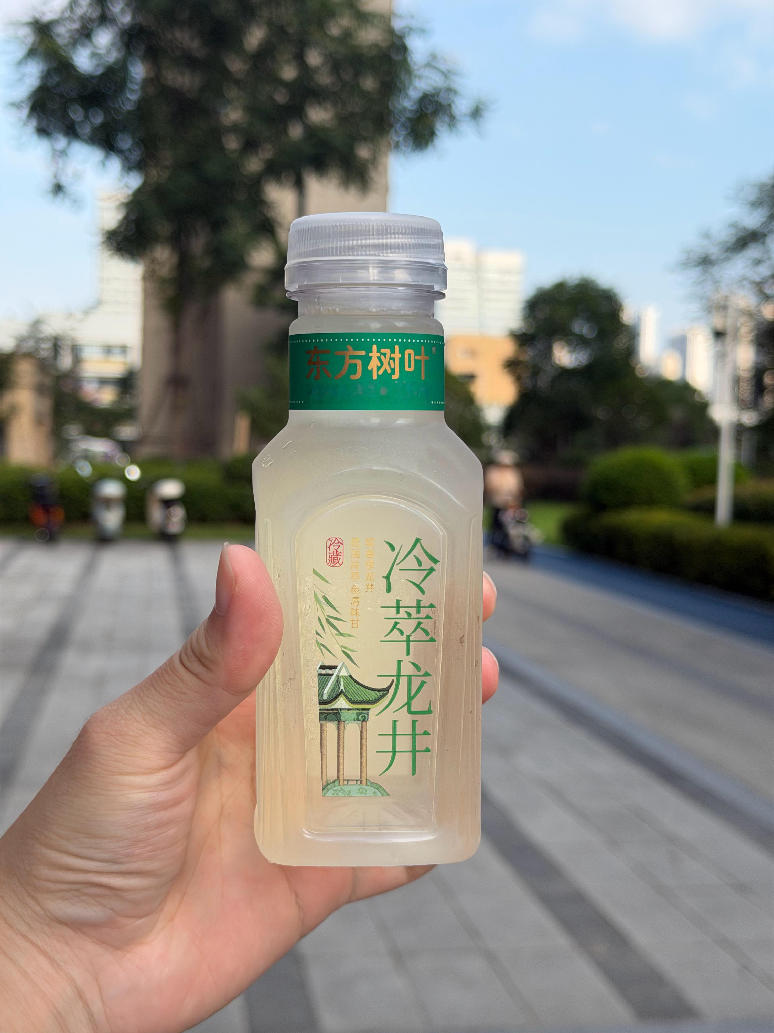 早，已经很久没有这么早起了今天喝东方树叶冷萃龙井，说实话没太喝明白 hhhhh 