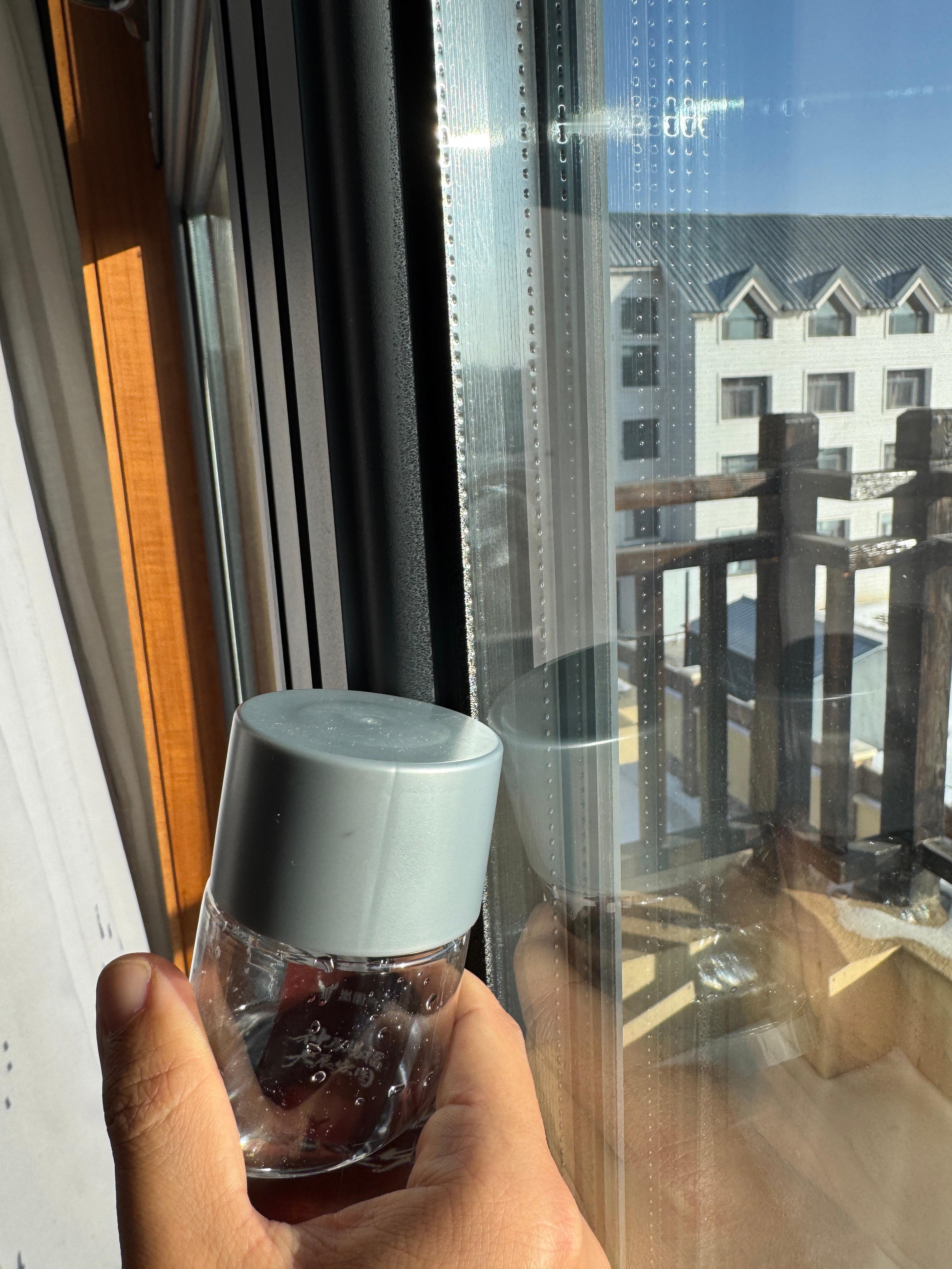 看看玻璃的厚度和放了一晚车内的水这地方很好下次不会在冬天来玩了 承德·塞罕坝森林