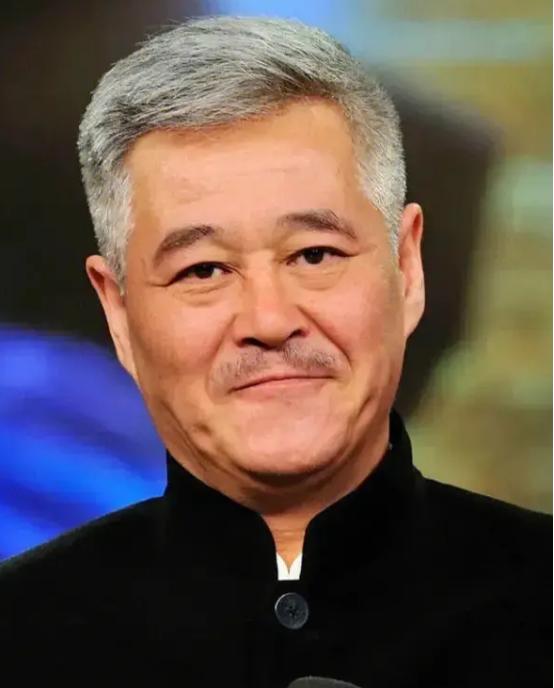 一天晚上，赵本山脱了衣服正准备睡觉，娇妻马丽娟突然趴到了耳边：“老赵啊，我有个表