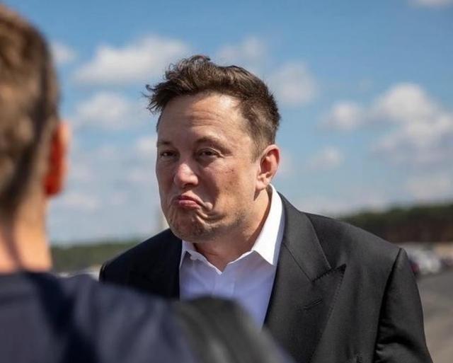 美国被震慑住了？！外国记者问：美国拥有的核弹头可以摧毁世界1000次，难道你们中