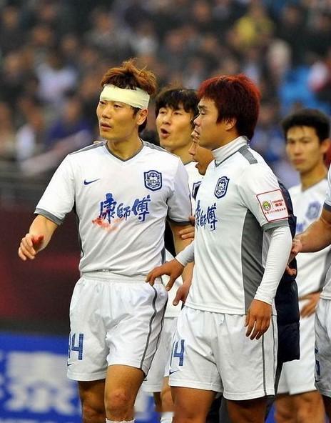 聊聊一位天津泰达旧将的近况。曾经跟随天津泰达获得足协杯冠军的宋钟国，退役后一直在