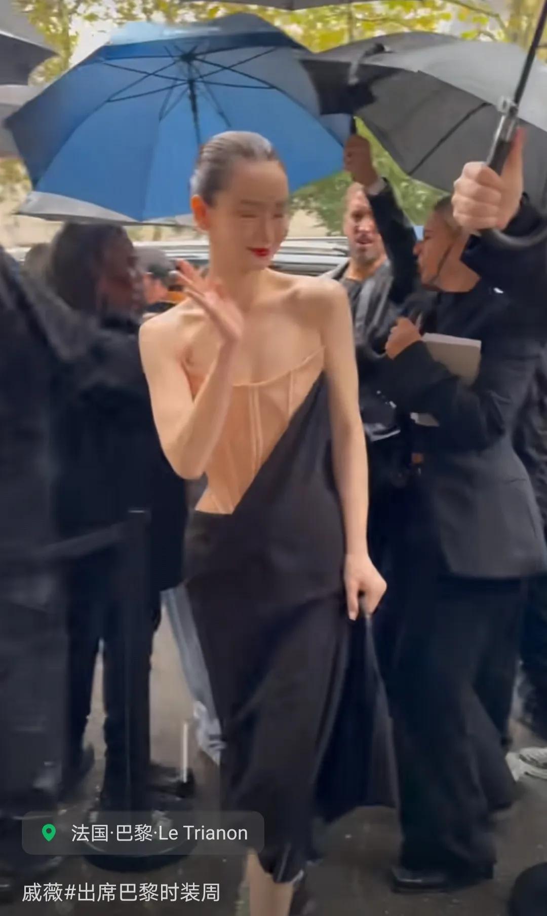 戚薇也太瘦了吧，瘦得有点让人难以接受，一点女性的美感都没有了，大多数男人看了都不