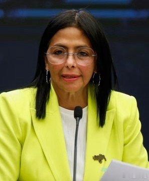 突發消息：委內瑞拉副總統德爾西·羅德里格斯據報已逃往俄羅斯。👇 