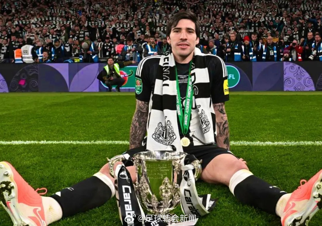 转会专家斯基拉消息，不仅仅是阿森纳，曼联也对今夏收购托纳利很感兴趣，并且皇马也已