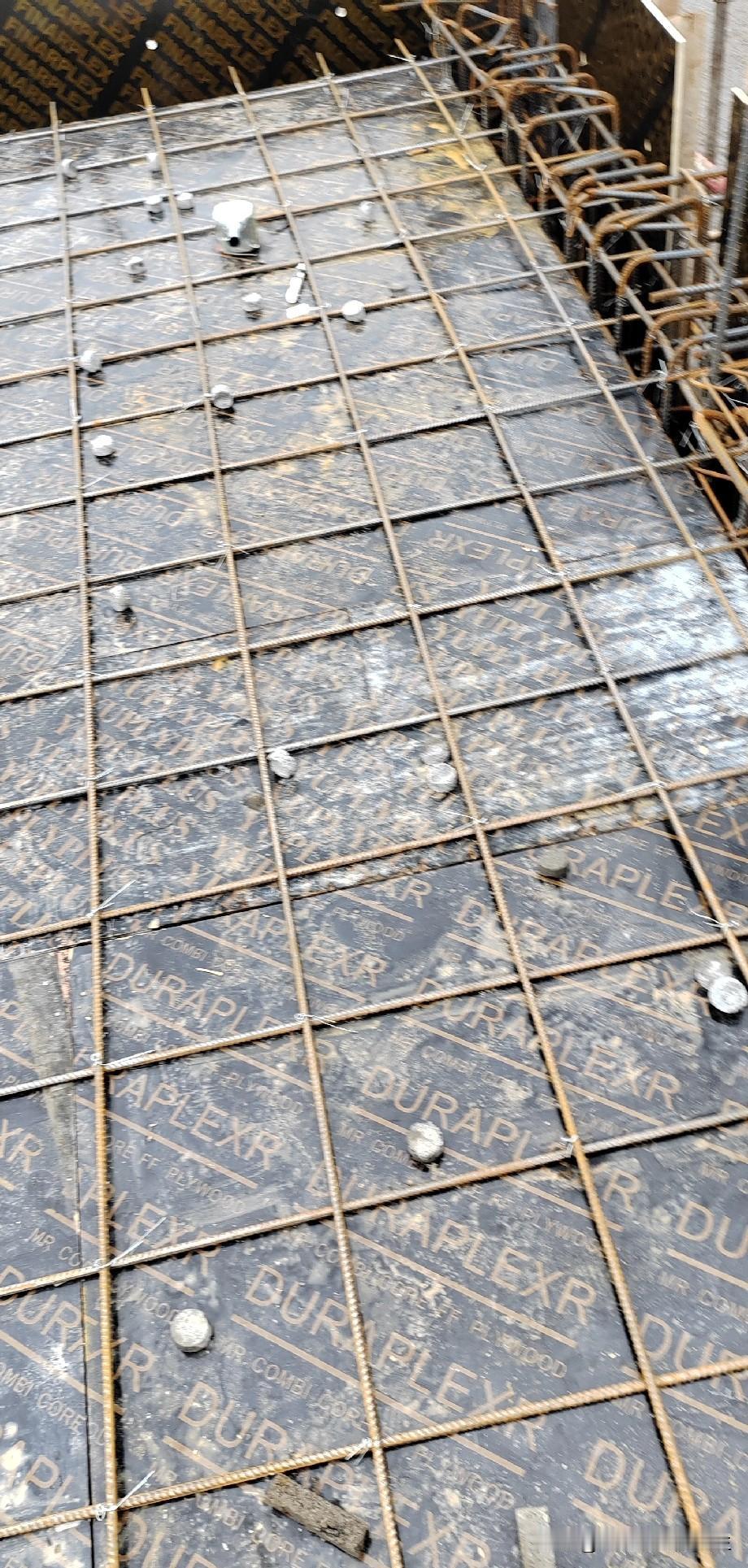 今天特意跟工地请假回老家，老公二姥爷家的舅发丧，在工地上天天干活实在太累了，正好