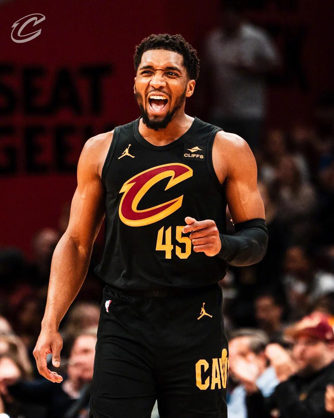 NBA季后赛第一轮，这五名球员表现非常出色

中锋：约老师
场均得到28.2分1