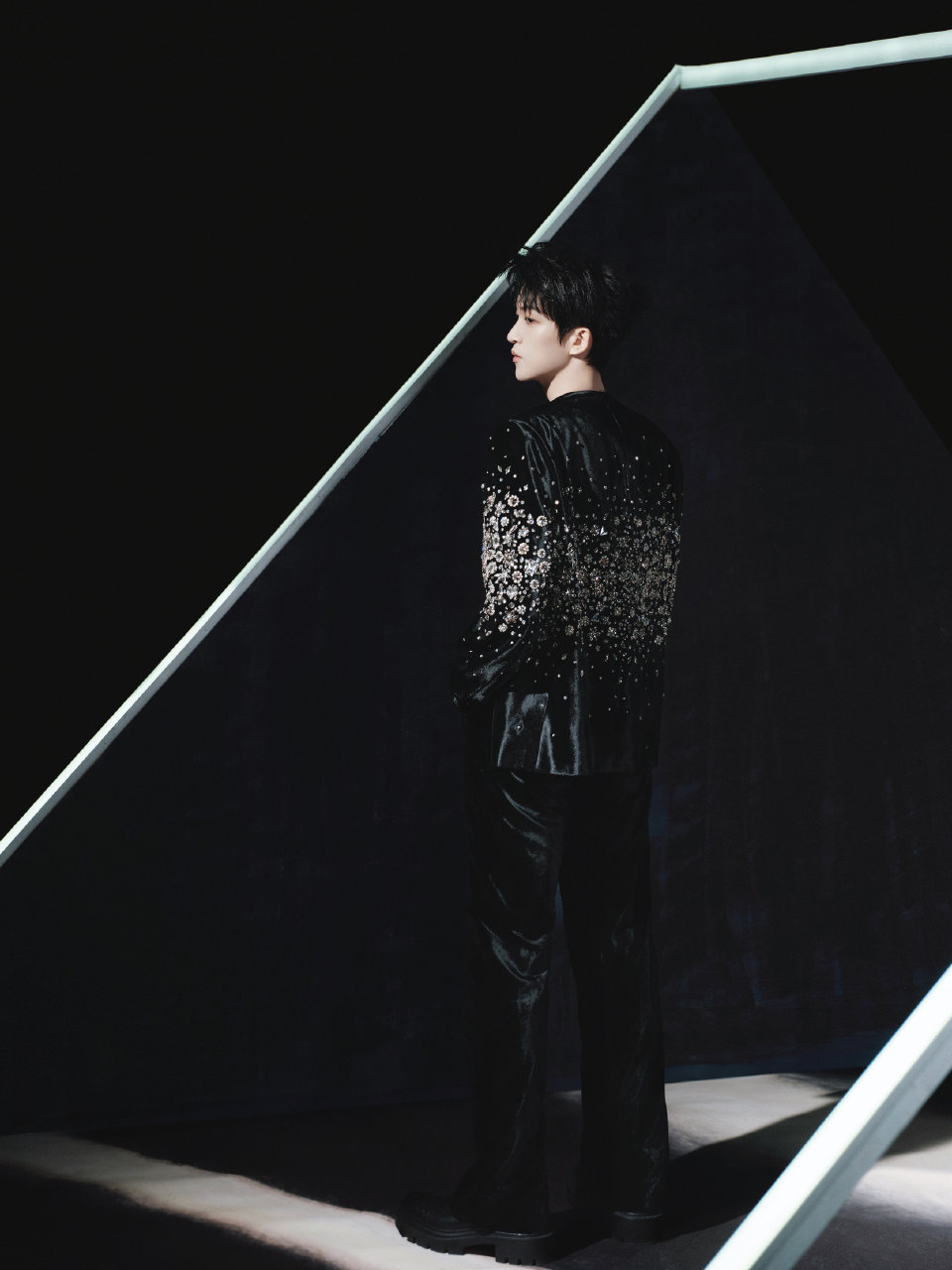 高定品牌Zuhair Murad为黄子弘凡鸟巢演唱会特别定制舞台战袍！作为目前最