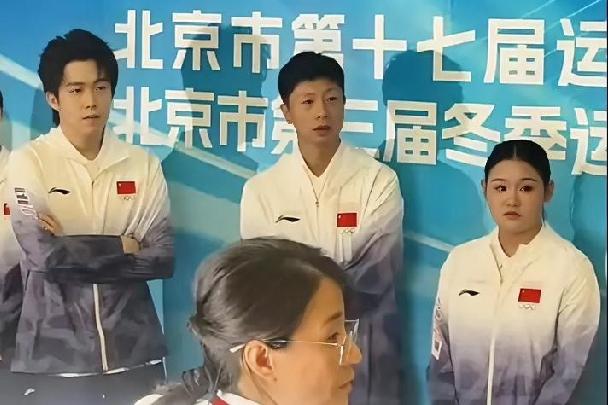 小宁姐&宁校：龙哥，北京市十七运开幕式咱们得去一趟，别忘了带着你的小水印啊
大龙