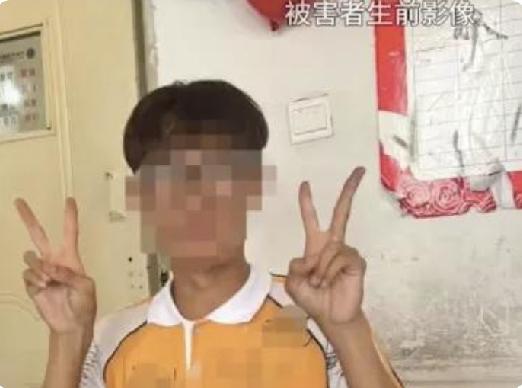 内蒙古被36岁男子持刀杀害的男孩是个高中生，是家中的独子，刚刚过完16岁的生日，
