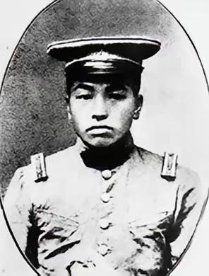 彭总视如亲子的师长叛变，阵前喊话劝降，他含泪下令排枪齐射
 
谁能想到，彭德怀一
