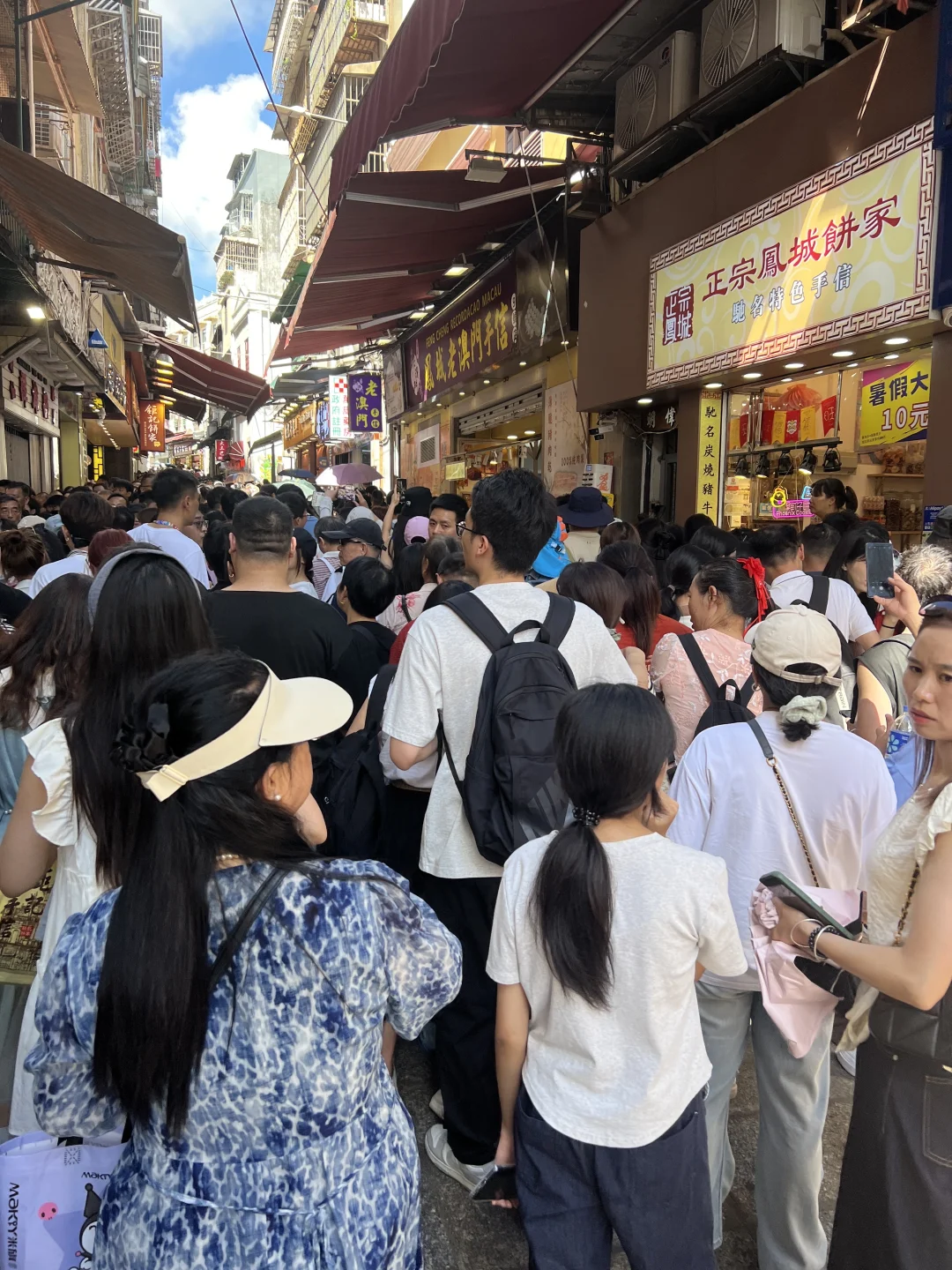 到澳门了，人多到窒息，有什么要注意的吗？